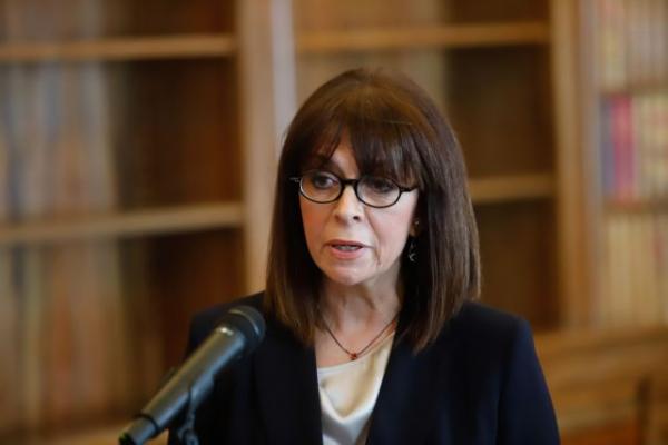 «Λύγισε» στο πρώτο της διάγγελμα η Σακελλαροπούλου