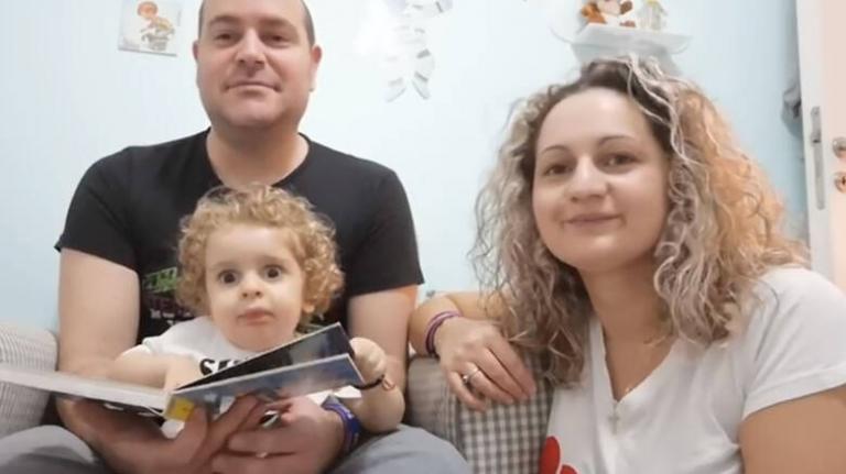 Ο Παναγιώτης Ραφαήλ επέστρεψε νικητής στην Ελλάδα – Το μήνυμα των γονιών του