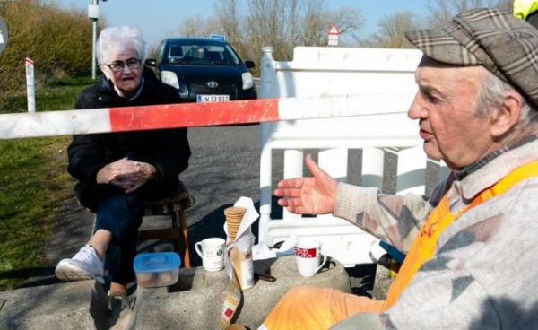 Κοροναϊός: Όταν η αγάπη δεν γνωρίζει σύνορα…