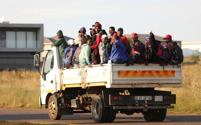 «Δεν δουλεύουμε, δεν τρώμε» – Ο κοροναϊός λυγίζει την Αφρική