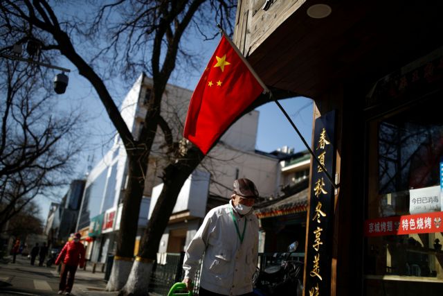 O κοροναϊός «ταράζει τα νερά» στην Κίνα – Δυσαρέσκεια κατά της κυβέρνησης