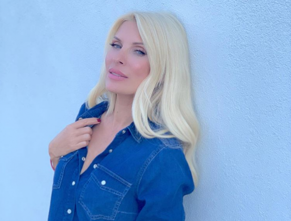 Ελένη Μενεγάκη : Καθαρά Δευτέρα δίπλα στη θάλασσα