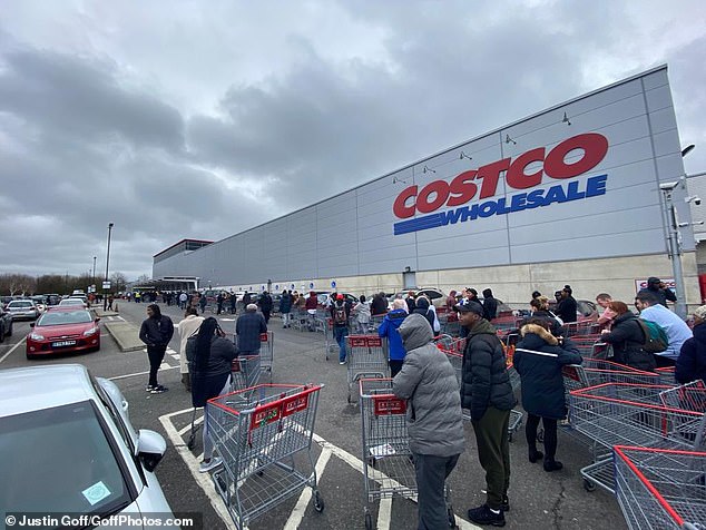 Κορονοϊός – Βρετανία: Περιορισμοί στα σουπερμάρκετ μετά την επιδρομή πανικόβλητων πολιτών [Εικόνες]