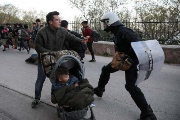 Στο επίκεντρο των διεθνών ΜΜΕ τα ρατσιστικά πογκρόμ στη Λέσβο