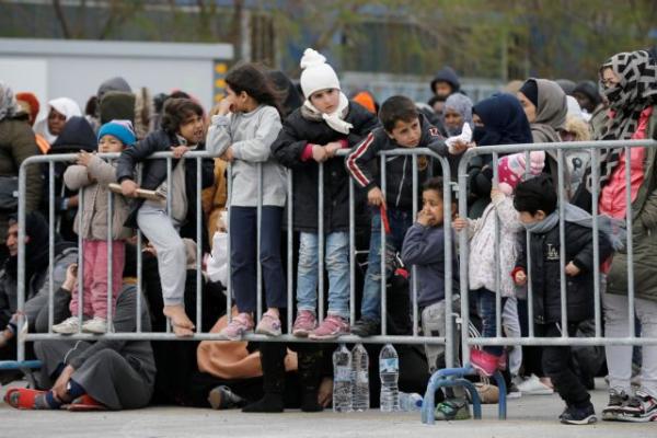 Μυτιλήνη: Ένταση στο λιμάνι – Νέα fake news παρακινούν τους πρόσφυγες