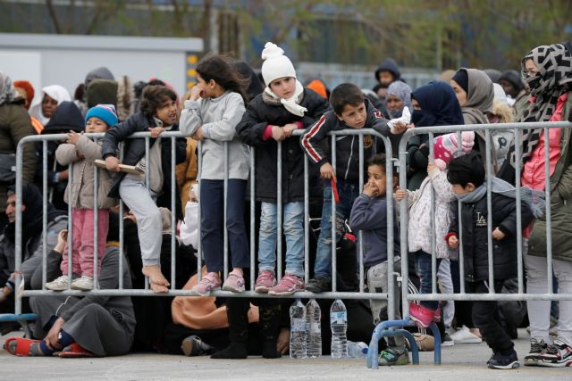 Μυτιλήνη: Ένταση στο λιμάνι - Νέα fake news παρακινούν τους πρόσφυγες