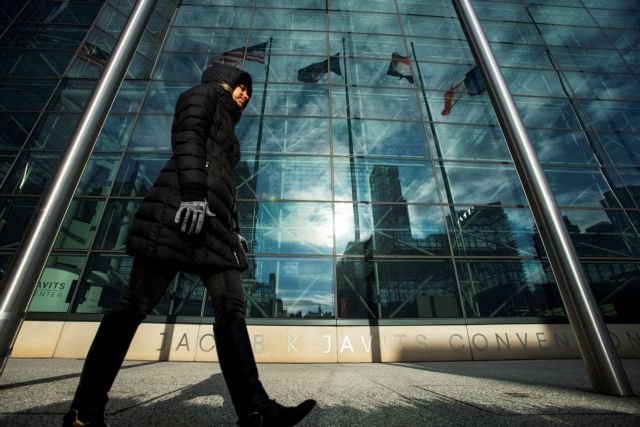 «Θερίζει» ο κοροναϊός στις ΗΠΑ: Περισσότεροι από 100 νεκροί σε μια μέρα