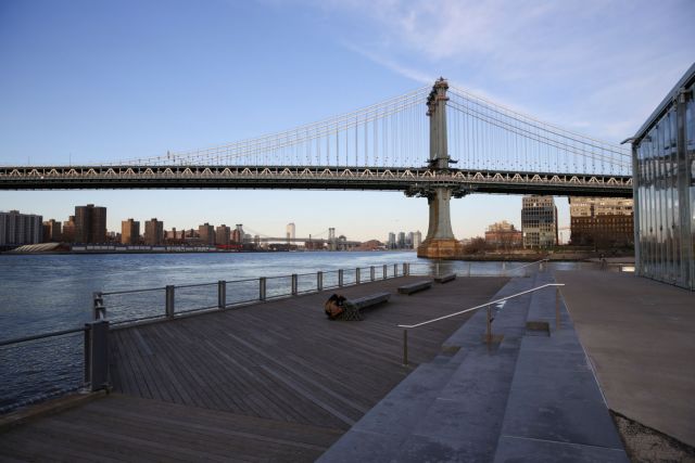 Κοροναϊός : Η Νέα Υόρκη κλείνει δρόμους για να καταστείλει την επιδημία