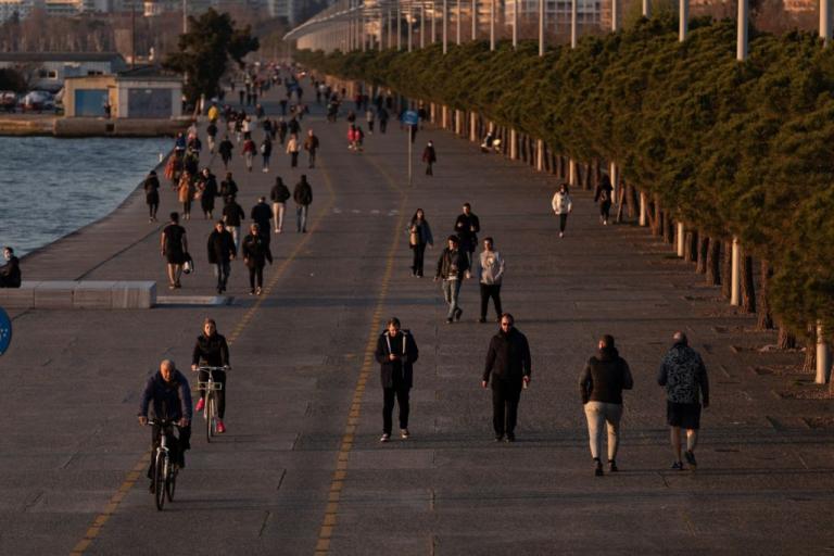 Κοροναϊός : Τι θα γίνει με την απαγόρευση κυκλοφορίας – Τα εναλλακτικά σενάρια για τον «σκληρό» Απρίλη