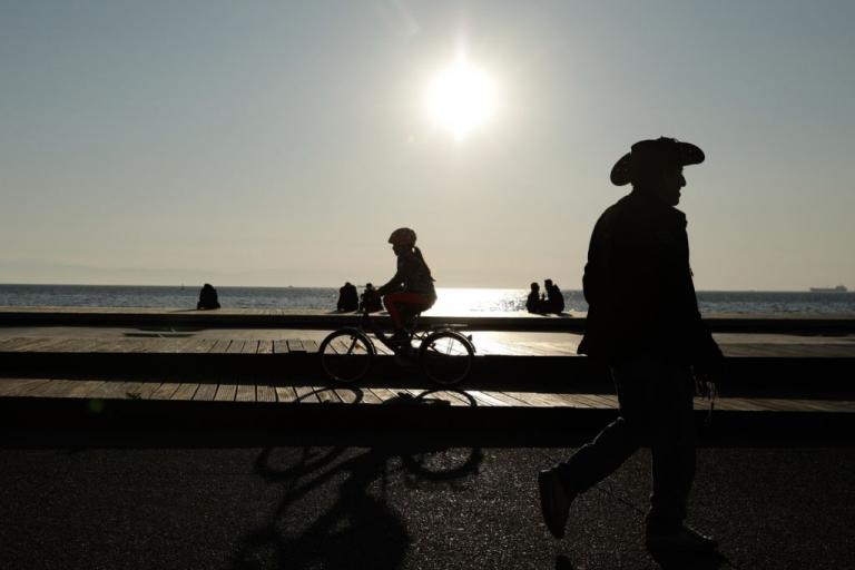 Κοροναϊός : Ανακοινώνεται απαγόρευση κυκλοφορίας – Με SMS θα ενημερώνουν οι πολίτες πού πηγαίνουν