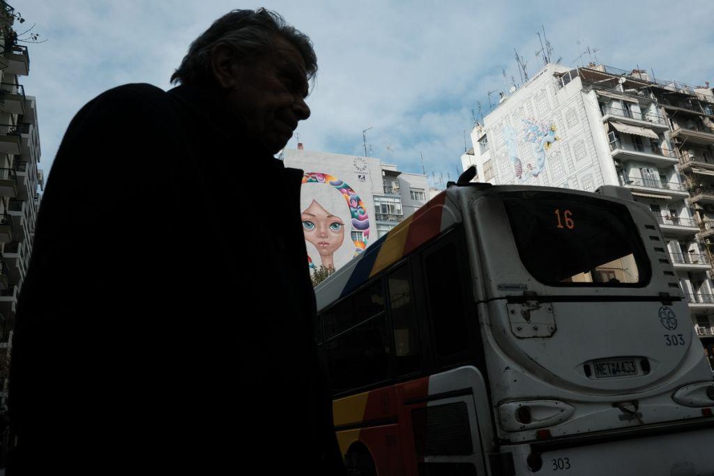 Έξαλλος οδηγός λεωφορείου στη Θεσσαλονίκη: Δεν μπαίνουμε για βόλτα
