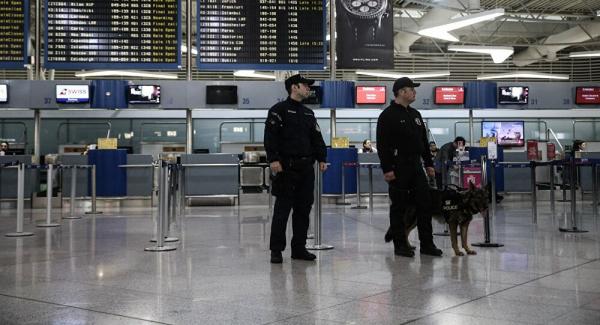 Θετικοί στον κοροναϊό πέντε Ελληνες που ήρθαν με πτήση τσάρτερ από Βρετανία