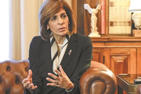 Επίτροπος Υγείας ΕΕ στα «ΝΕΑ» : Σώζει ζωές η κοινωνική απομάκρυνση