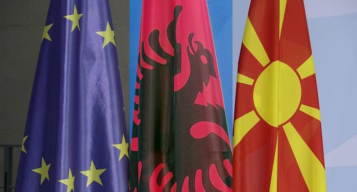 «Πράσινο φως» από την ΕΕ για ενταξιακές διαπραγματεύσεις με Β. Μακεδονία και Αλβανία