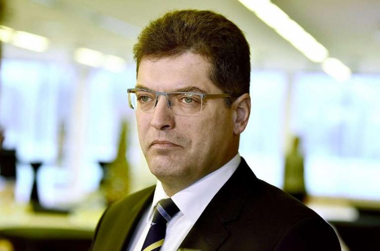 Επίτροπος ΕΕ για Διαχείριση Κρίσεων στα «ΝΕΑ»: Θα στηρίξουμε την Τουρκία για τους πρόσφυγες