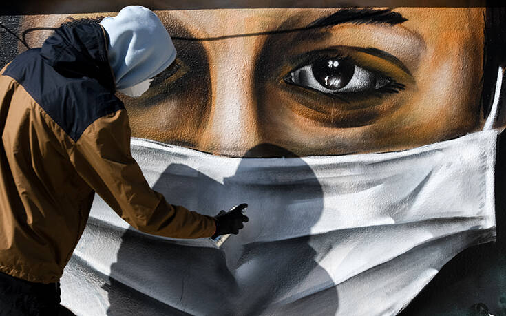 Κοροναϊός : Το εντυπωσιακό γκράφιτι σε ταράτσα της Αθήνας