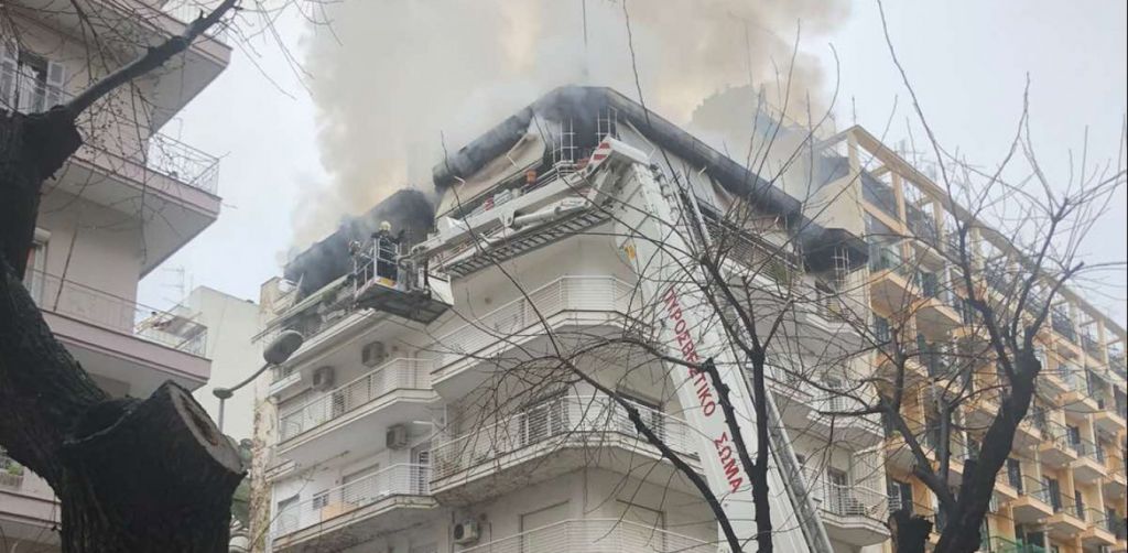Νεκρή ηλικιωμένη από τη φωτιά σε διαμέρισμα στη Θεσσαλονίκη