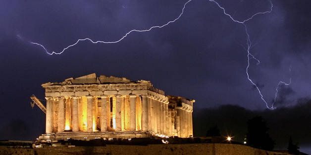 Η τέλεια καταιγίδα χτυπάει την Ελλάδα – Κοροναϊός και εθνικά θέματα δοκιμάζουν τη χώρα