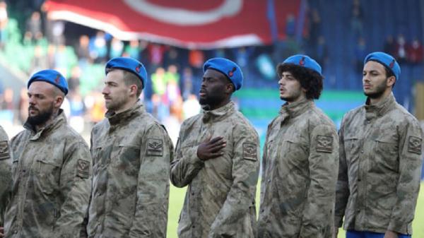 Αδιανόητα πράγματα στην Τουρκία: Με στρατιωτικές παραλλαγές εμφανίστηκε η Ρίζεσπορ