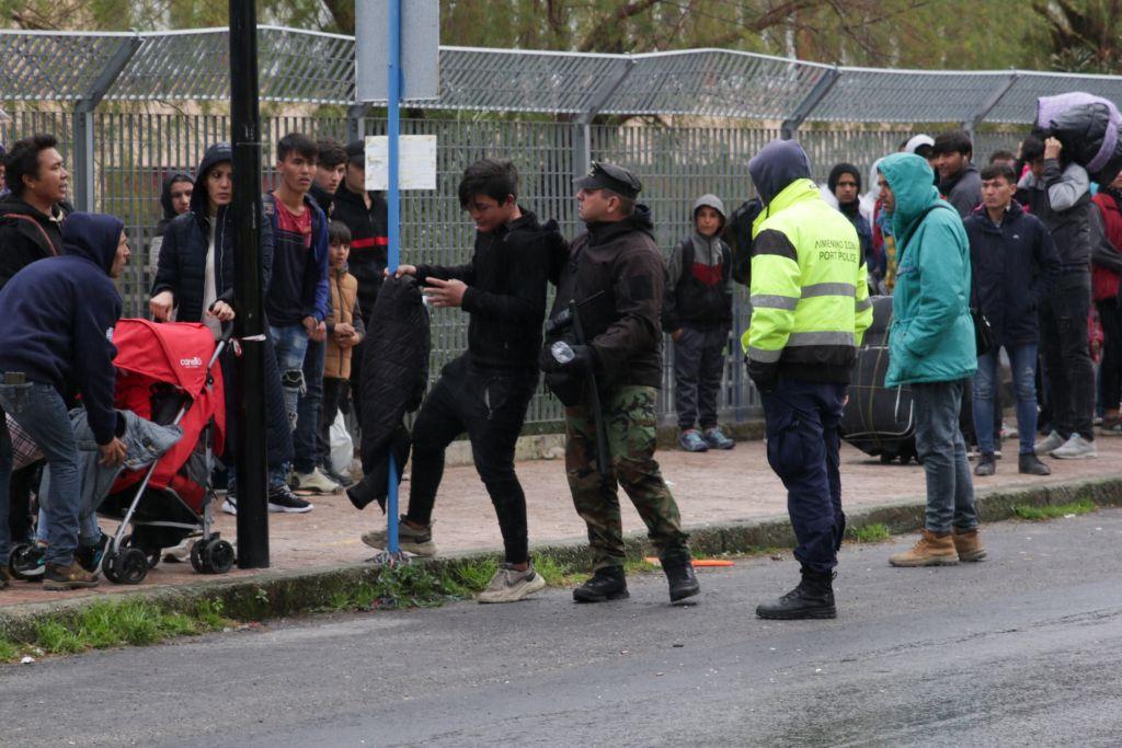 Δημοσίευμα ΝΥΤ: Πώς οι Έλληνες έγιναν εχθρικοί απέναντι στους πρόσφυγες