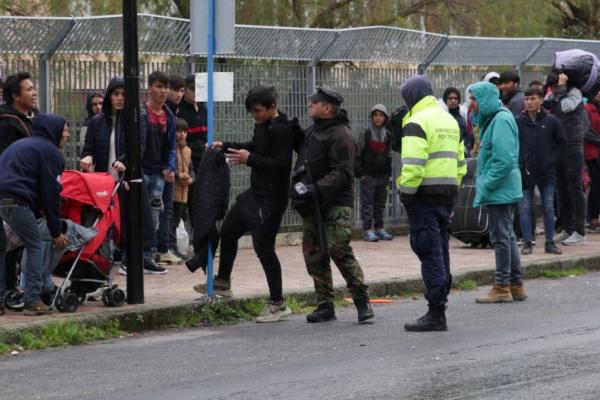 Δημοσίευμα ΝΥΤ: Πώς οι Έλληνες έγιναν εχθρικοί απέναντι στους πρόσφυγες