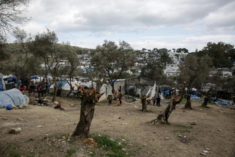 Οργανώσεις κρούουν τον κώδωνα κινδύνου για τους εγκλωβισμένους στα νησιά