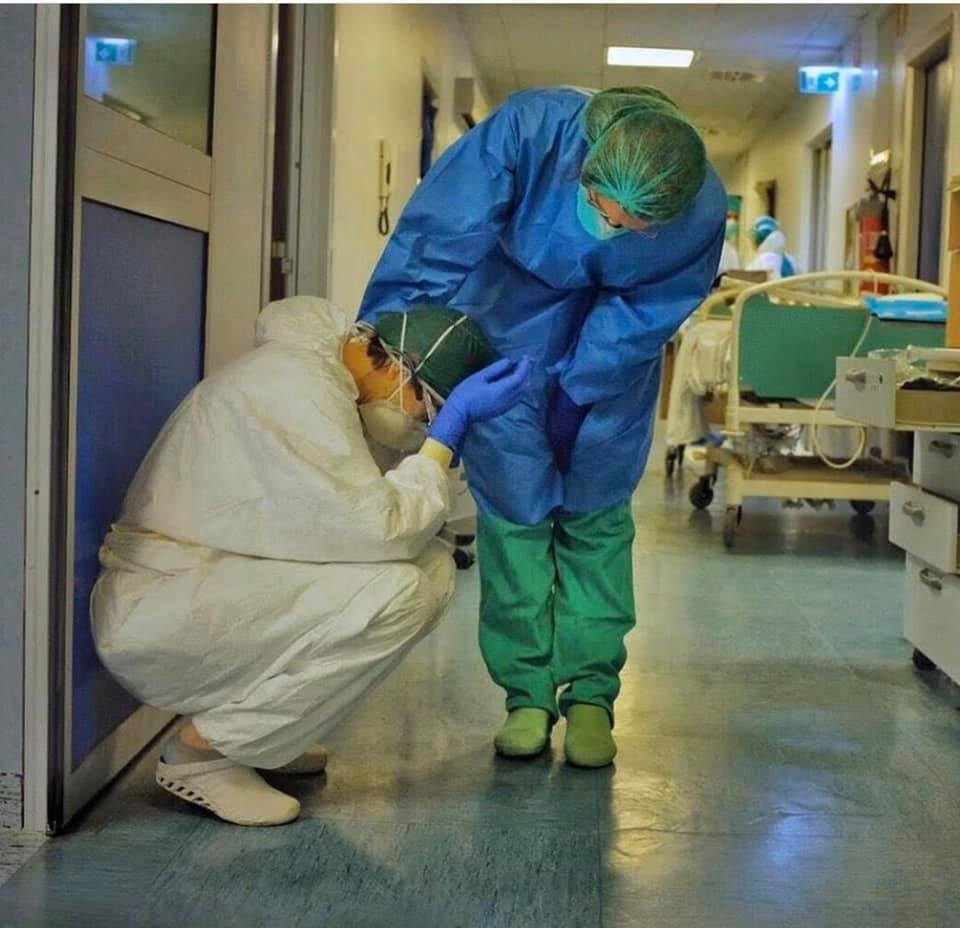 Ο κοροναϊός «λυγίζει» τους μαχητές των νοσοκομείων: Σε καραντίνα 300 εργαζόμενοι – Συναγερμός σε Γεννηματάς, Αγία Όλγα