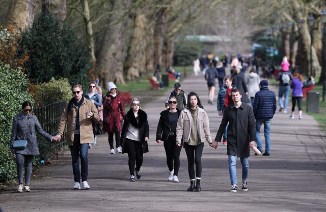 Κοροναϊός- Βρετανία: Ποια μέτρα σύμφωνα με τους επιστήμονες μπορεί να κρατήσουν για ένα ολόκληρο χρόνο