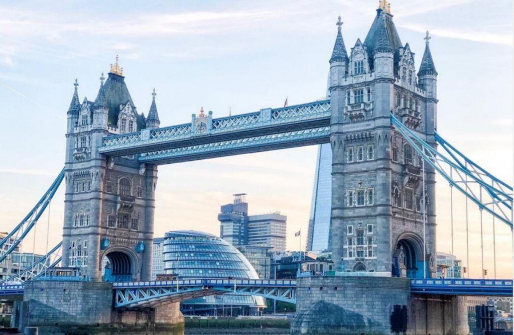 Κοροναϊός – Αγγλία : Σηκώνεται η κρεμαστή γέφυρα και κλείνει ο Πύργος του Λονδίνου