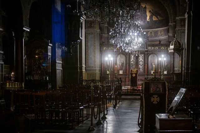 Ο κοροναϊός αλλάζει την Εκκλησία: Τι θα γίνει με τις ιερές ακολουθίες