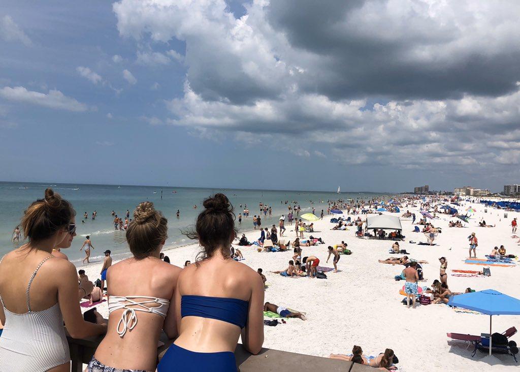 Κοροναϊός : Γεμάτες οι παραλίες των ΗΠΑ παρά την εξάπλωση του ιού