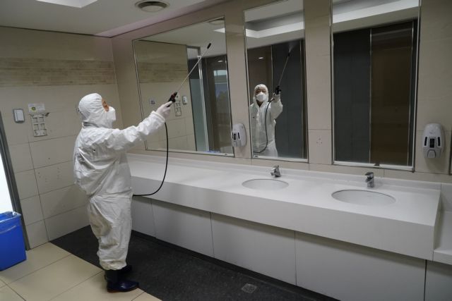 Κοροναϊός : Πώς εξαφανίζεται ο ιός από τουαλέτες και νιπτήρες