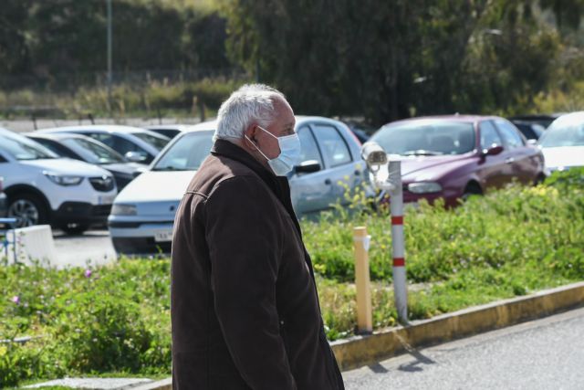 Κοροναϊός : Πού μπορείτε να καλείτε για να ενημερωθείτε | in.gr