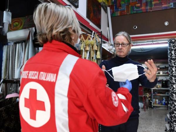 Τι είναι η εξομάλυνση της επιδημικής καμπύλης και πως επηρεάζει την εξέλιξη του κοροναϊού