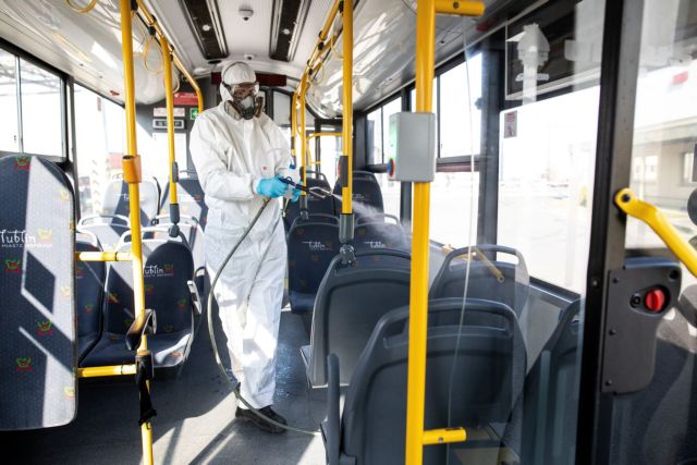 Κοροναϊός : Παράνομη βότκα και αλκοόλ γίνονται απολυμαντικά στην Πολωνία