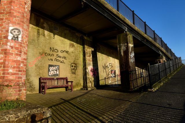 Κοροναϊός : Νεκρή 36χρονη στη Βρετανία πιθανόν από τον ιό – Της είχαν πει ότι δεν είναι προτεραιότητα