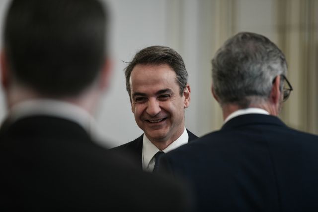 Πώς χαιρέτησε ο Μητσοτάκης τον αντιπρόεδρο της ΕΤΕπ