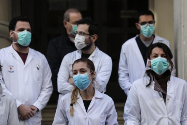Κοροναϊός : Χωρίς όπλα στα «χαρακώματα» οι γιατροί – Τεράστιες οι ελλείψεις στα νοσοκομεία