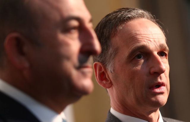 Τσαβούσογλου σε Βερολίνο: Οι Έλληνες σκοτώνουν χωρίς δισταγμό πρόσφυγες