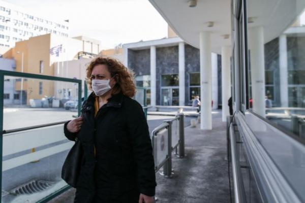Αποκλειστικό MEGA : «Ο ΕΟΔΥ μάς είπε να πάμε σπίτι μας», λέει η 44χρονη που ταξίδεψε στους Άγιους Τόπους