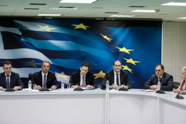 Κοροναϊός: Αναστολή ΦΠΑ και οφειλών σε ΔΟΥ για τέσσερις μήνες – Ολα τα οικονομικά μέτρα