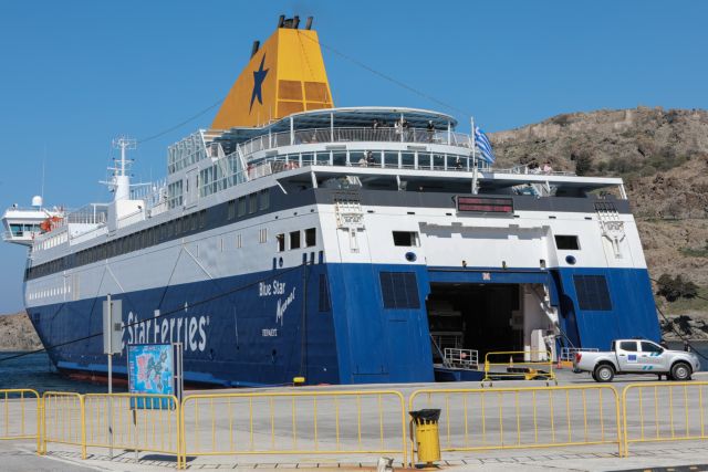 Κοροναϊός : Αναχώρησε το «Blue Star Mykonos» – Δεν θα επιβιβάσει επιβάτες