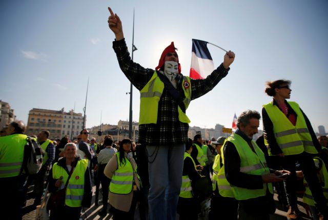 Κοροναϊός – Γαλλία : Τα «κίτρινα γιλέκα» αψηφούν τα μέτρα – Η αστυνομία κλείνει το κέντρο του Παρισιού