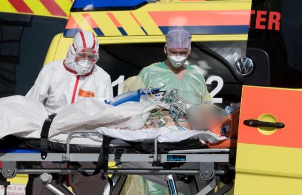 Πώς περιγράφει Ελληνίδα γιατρός στην Ιταλία την κατάσταση στα νοσοκομεία