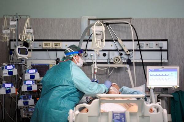 Κοροναϊός : Συγκλονίζει Ιταλίδα νοσηλεύτρια – «Βλέπεις πολύ πόνο»