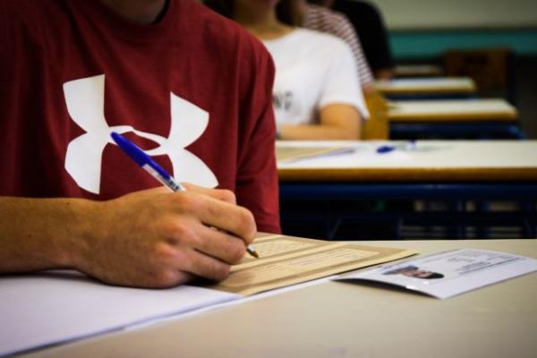 Ξεκινούν οι αιτήσεις συμμετοχής στις Πανελλήνιες – Πώς θα γίνουν
