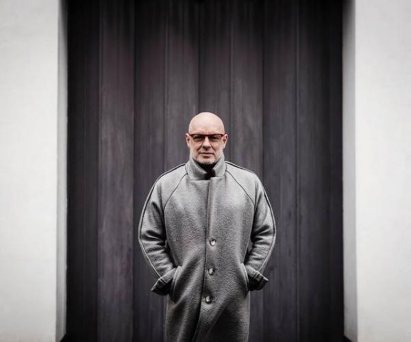 Μπράιαν Ίνο: Ο γκουρού της μουσικής προτείνει δέκα βιβλία για τον πολιτισμό