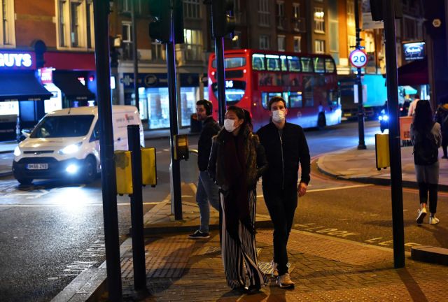 Κοροναϊός – Βρετανία: «Θα αφήσετε τον κόσμο να πεθάνει;» – Η οδύσσεια φοιτήτριας στο Λονδίνο