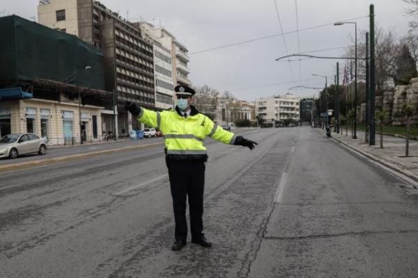 Η ζωή μετά την απαγόρευση κυκλοφορίας – Πώς αντιδρούν οι πολίτες στα πρωτόγνωρα μέτρα