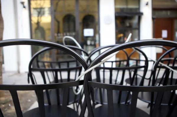 Κοροναϊός : Ουρά στη Θεσσαλονίκη για take away κοκτέιλ
